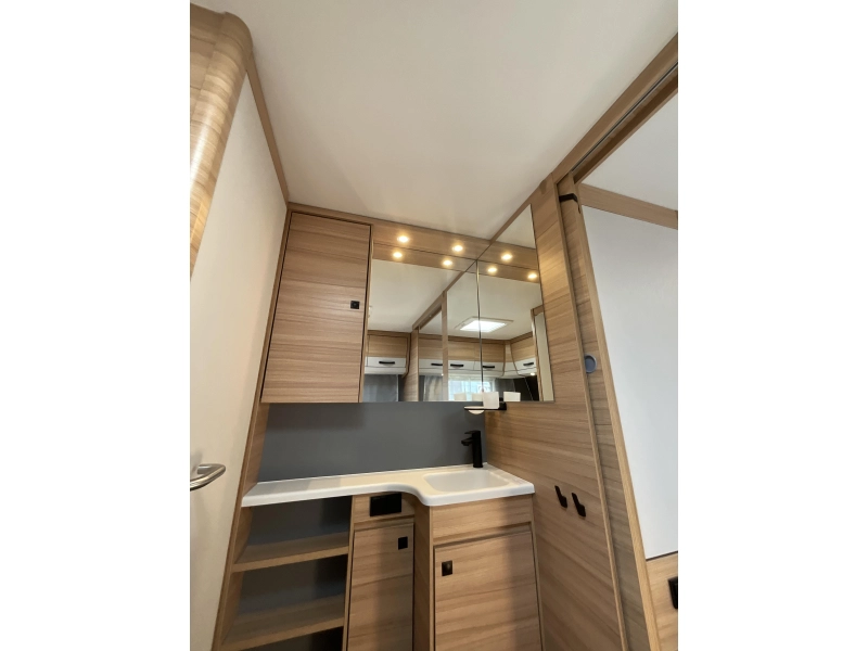 Dethleffs Summer Edition 560 FMK PRIMEUR-BUNK BED photo: 9