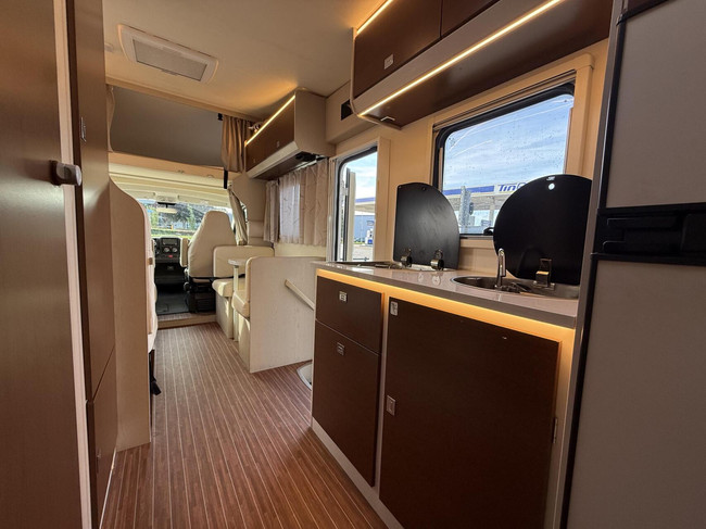 Rimor Seal 9 Alkoof met 7 slaapplaatsen familie camper foto: 10