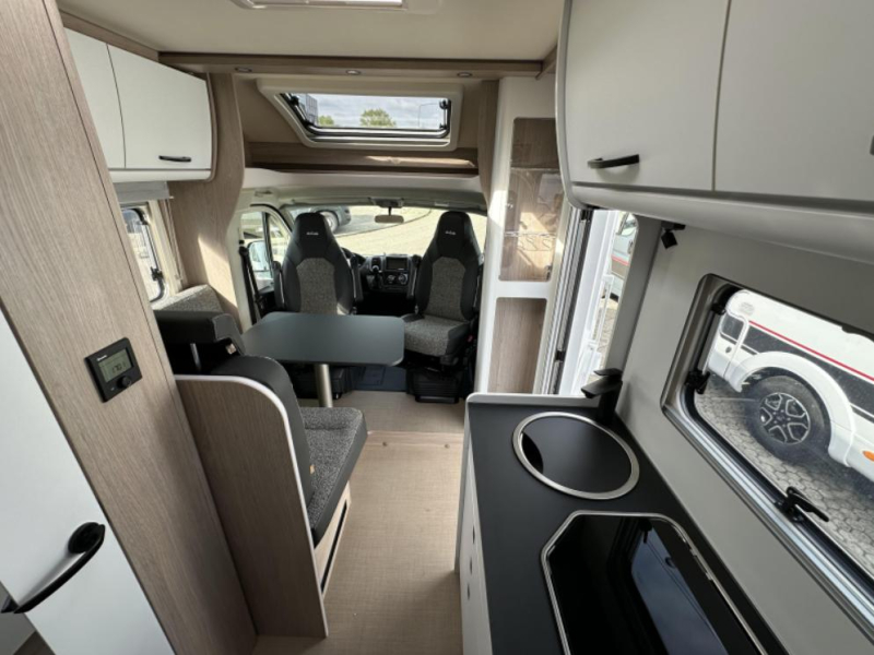 Bürstner Lyseo Time T Skyline 690 G 2 APARTE BEDDEN-AUTOMAAT  foto: 2