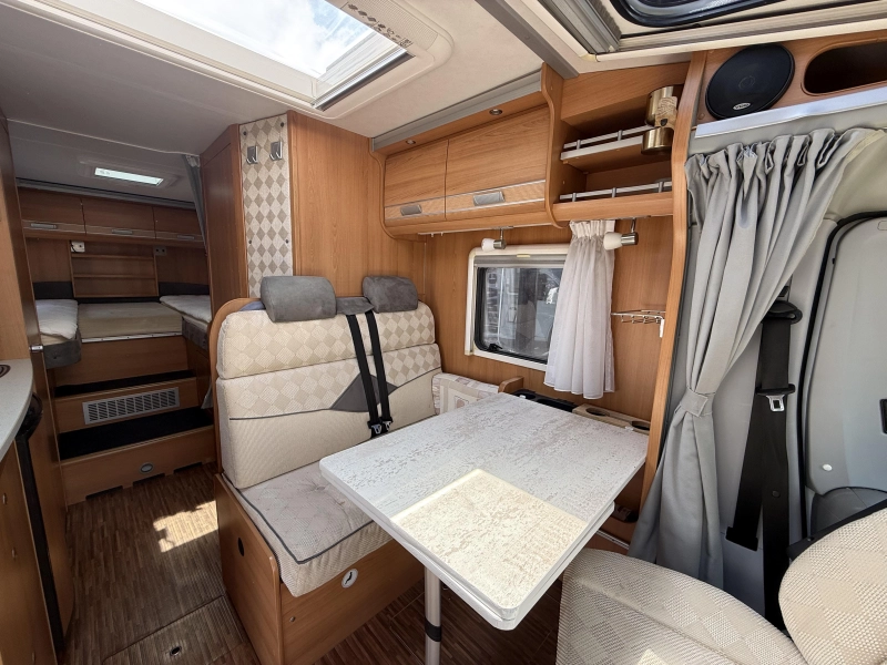 Dethleffs Advantage T 6611 Enkele Bedden 59000 km  foto: 12