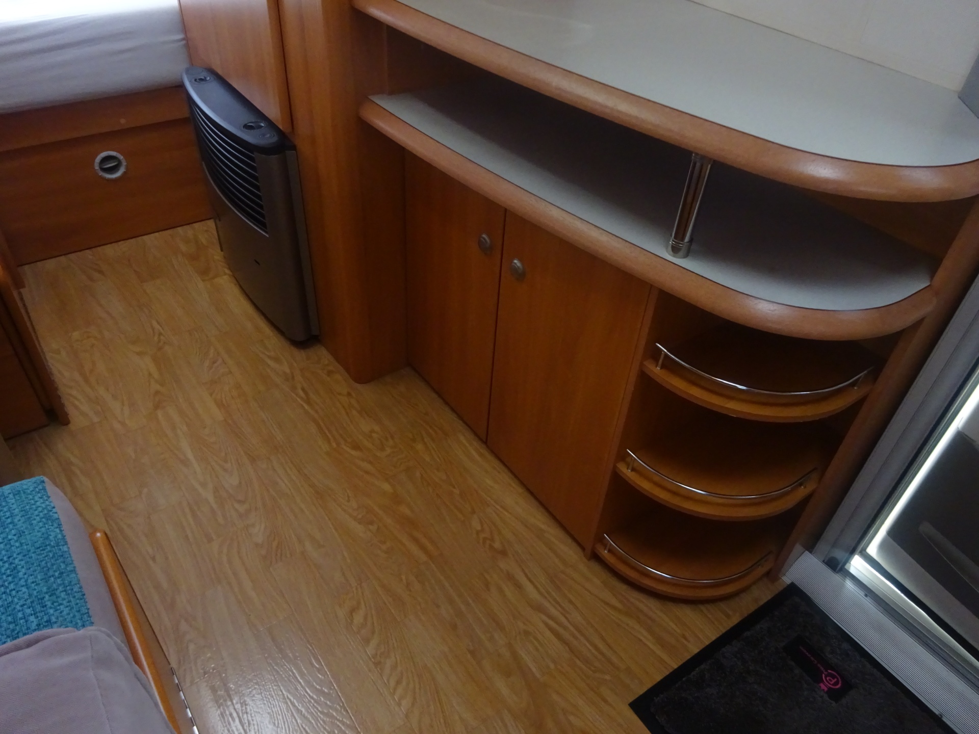 Homestar Racer 430 Vast Bed en Treinzit #TOPPER# foto: 17