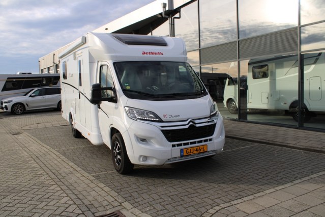 Dethleffs 7052 DBM Just 90 Queenbed + hefbed riante garage (94  foto: 2