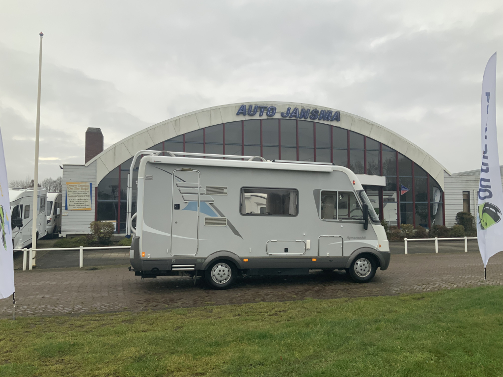 Hymer B 584 2.8 JTD 128 PK, Integraal, Motor-airco, Hef-bed voor, 3 Isri stoelen, Lange-bank, Trekhaak,, Bj. 2005 Camper Centrum On the Road aan de Noorderringweg 4 in Marum. foto: 14
