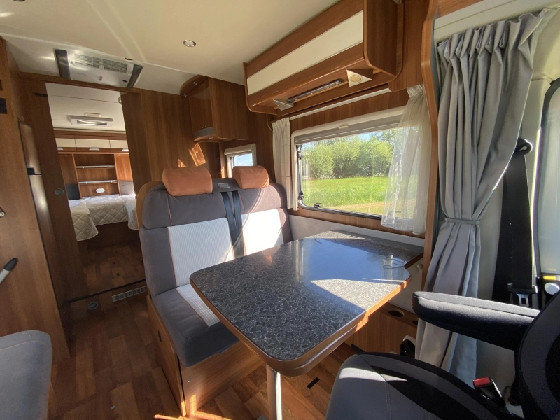 Dethleffs Magic Edition 7151 EB lengte bedden + hefbed  foto: 3