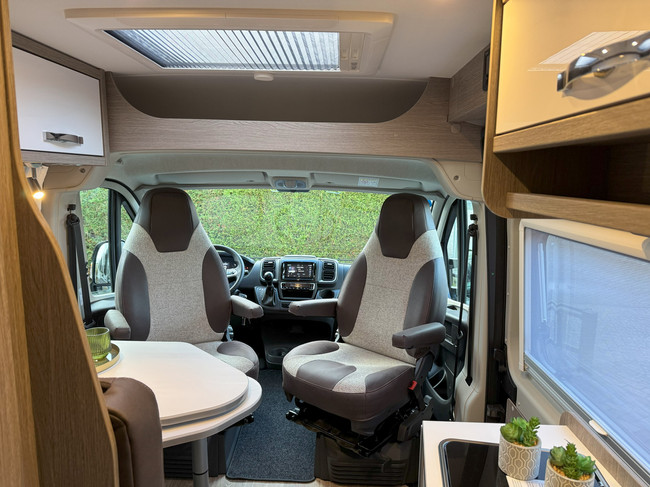 Pössl 2Win Plus 600 D-line 140 pk AUTOMAAT 9-Traps Euro6 Fiat Ducato NIEUW **Slechts 6 meter/Groot dwarsbed/4 zitplaatsen/Luifel/Apple foto: 10