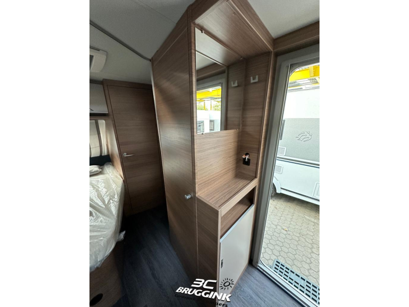 Knaus Sport 450 FU FRENCH BED Underfloor heating photo: 3