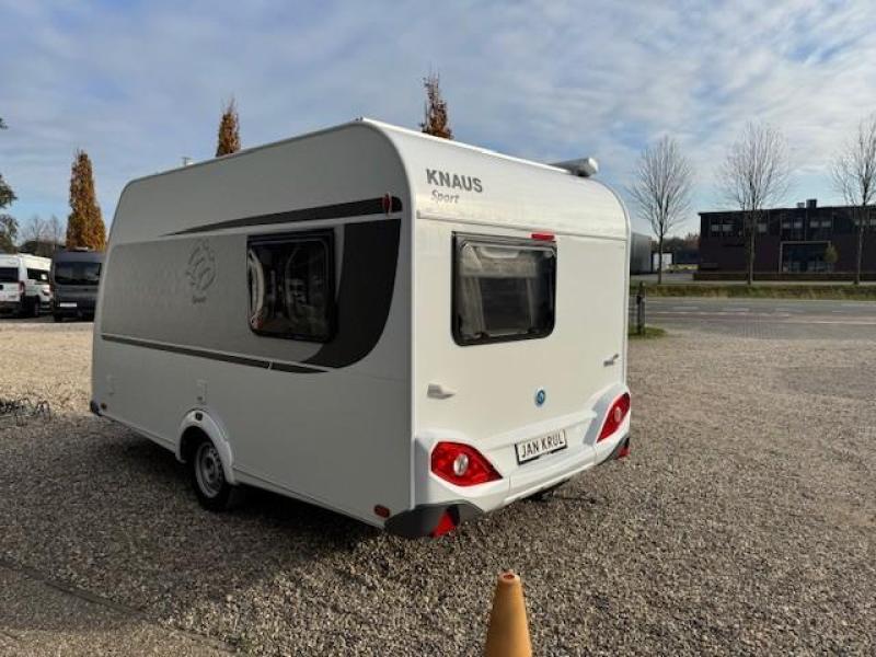 Knaus Sport 400 QD kleine caravan  foto: 5