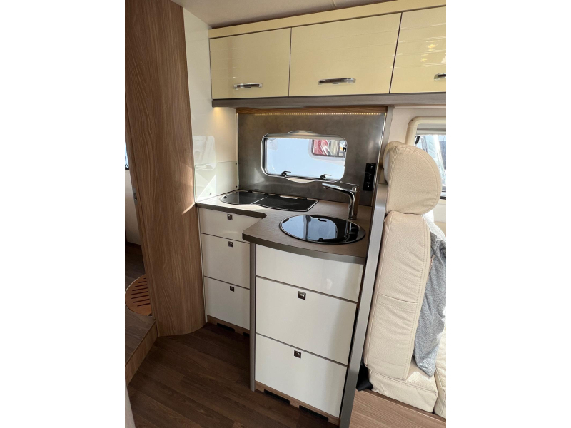 Bürstner Aviano I 727 queensbed hefbed 150PK  foto: 11
