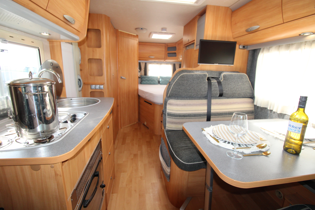 Adria Coral S 640 SP photo: 5