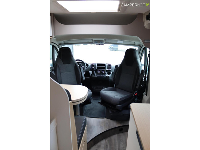 LMC Innovan 640 Pure 140cv Autom&aacute;tico | Toldo Thule | Camas individuales | Sensores de aparcamiento | Llantas de aleaci&oacute;n | Mucho espacio de almacenamiento | LED foto: 8