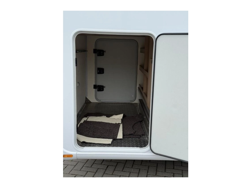 Knaus Sun Ti 700 Enkele bedden, zonn, oven  foto: 8