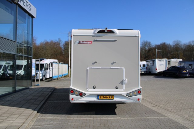 Challenger Graphite Vip Edition T 328 igual que Chausson 788 AUTOM&Aacute;TICO Fiat 140 CV con cama Queen y cama abatible para 4 personas (76 foto: 8