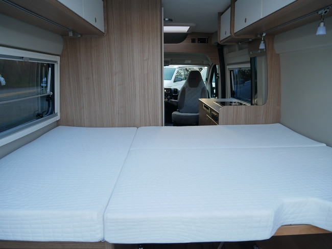 Carado CV 540 Edition 15 5.40 Meter Buscamper, Dwarsbed foto: 19