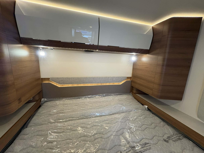 Rapido 696 FF SEHR KOMPLETT Foto: 17