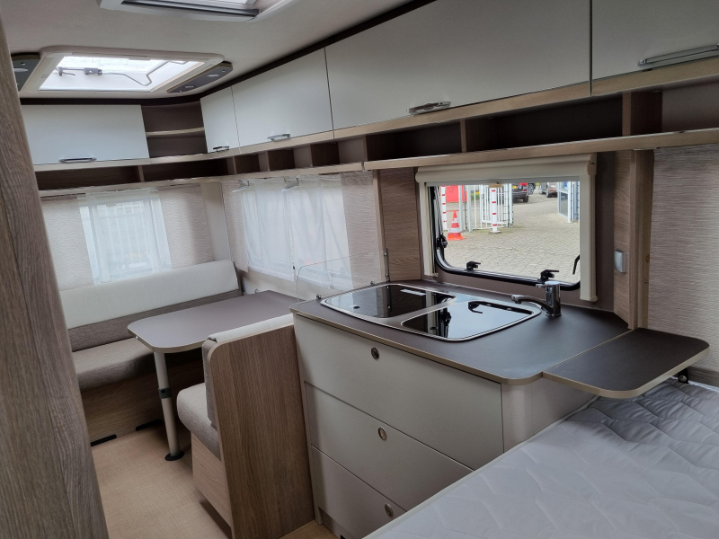 B&uuml;rstner Premio 395 TS Cassette awning-Awning photo: 16