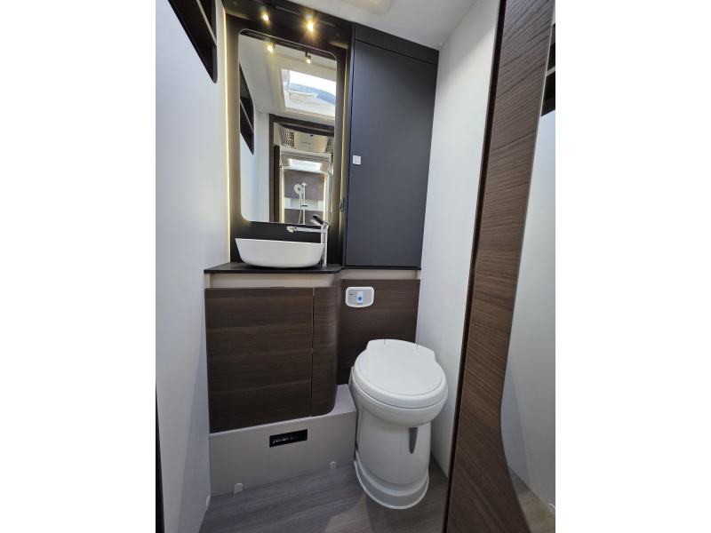 Adria Coral Supreme MB 670 DL  foto: 22