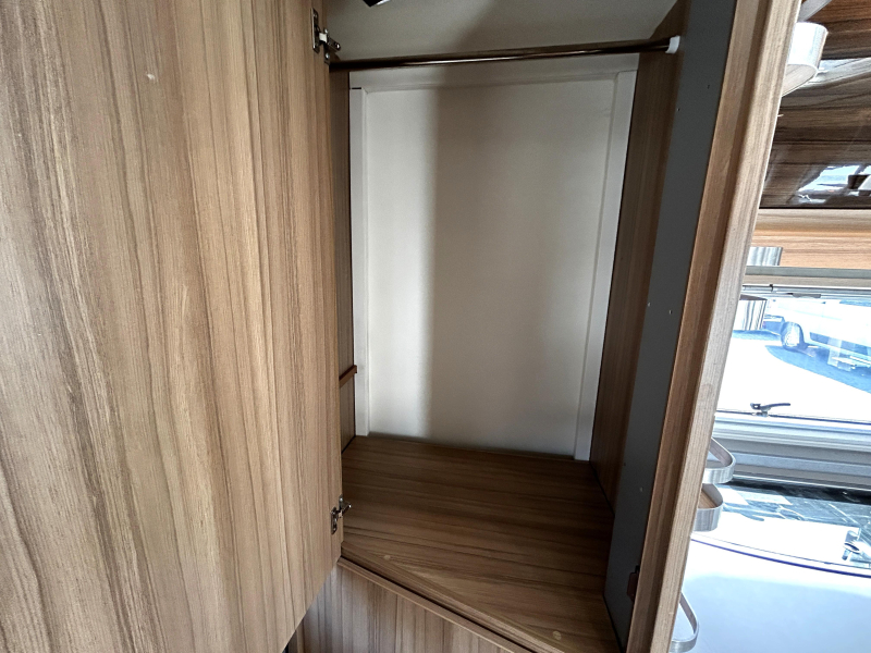 Knaus Platinum Selection 650 MF Fransbed/2017/6.9M/Euro-6  foto: 24