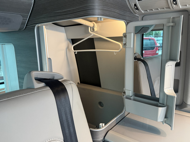 Volkswagen California Ocean T6 Westfalia im Neuzustand DSG Automatik 200 PS Vollausstattung 4 Schlafpl&auml;tze elektr. Aufstelldach Markise Klimaautomatik Tempomat Kamera Softclose abnehmbare Anh&auml;ngerkupplung Foto: 22