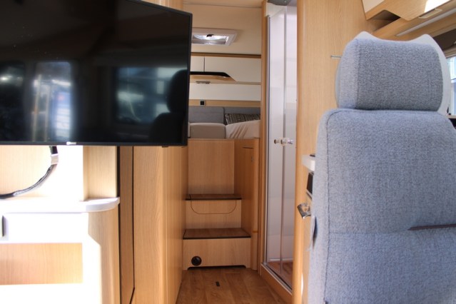 Hymer B MC I 680 equipado con potente Mercedes 9 G Tronic 170 CV AUTOM&Aacute;TICO camas individuales + cama abatible (56 foto: 43