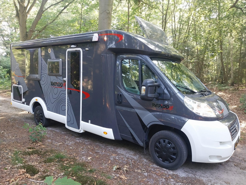 Rapido Le Randonneur 690 F LE con 3x solar y maxxfan ! foto: 5