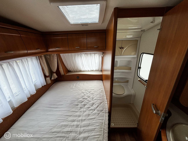 Hobby 500 KMFE STAPELBED treinzit vastbed voortent foto: 9