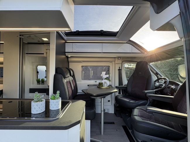 Adria Twin Supreme 640 SGX 180 pk AUTOMAAT 9-Traps Euro6 Fiat Ducato 8 **Lengtebedden in hoogte verstelbaar/4 zitplaatsen/2x Lithium/2 foto: 1