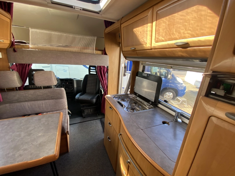 Hymer Camp 644 G 6 pers GROTE GARAGE 2,8  foto: 15