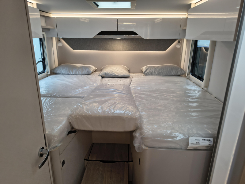 Hymer Tramp S 680 -- 5 gordels --  foto: 14