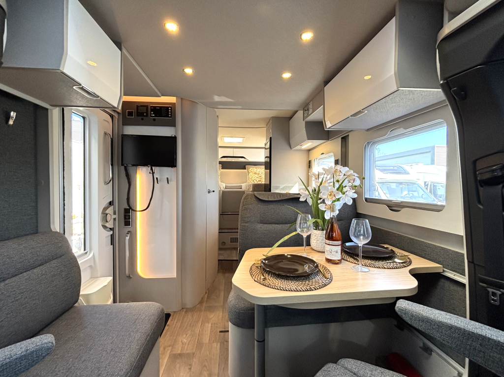 Hymer T 585 S MERCEDES AUTOMAAT ENKELE BEDDEN HEFBED 6200KM! foto: 18