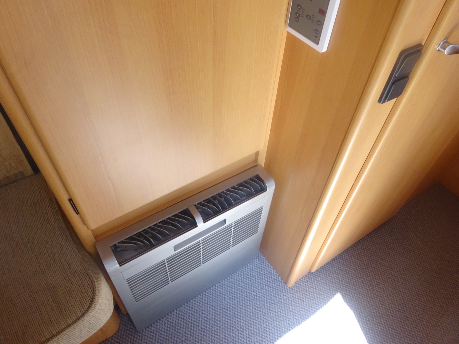 Tec Travelking 450 Met Vast Bed Mover en Airco foto: 17