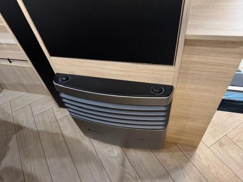 Caravelair Sport-Line 410 zwart met lichtgrijs  foto: 18