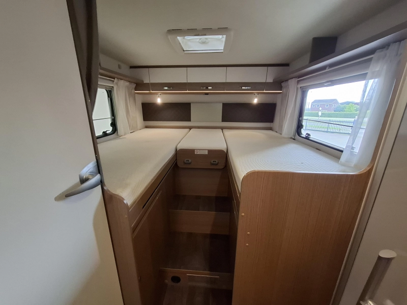 Hymer Carado 447 T 140CV Camas Individuales Solar foto: 7