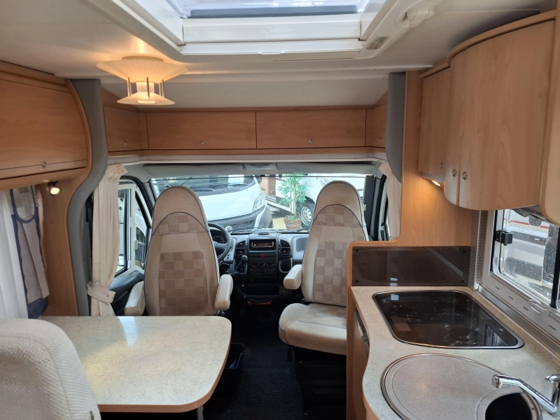 B&uuml;rstner Harmony 585 T 2.3JTD 110Pk 2x Airco photo: 9