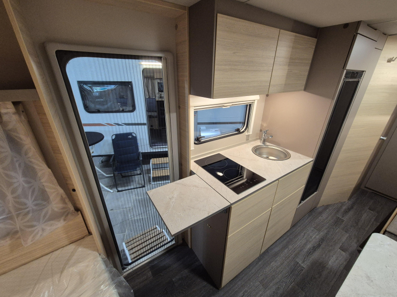 Weinsberg CaraCito 500 QDK Stapelbedden en douche!  foto: 15