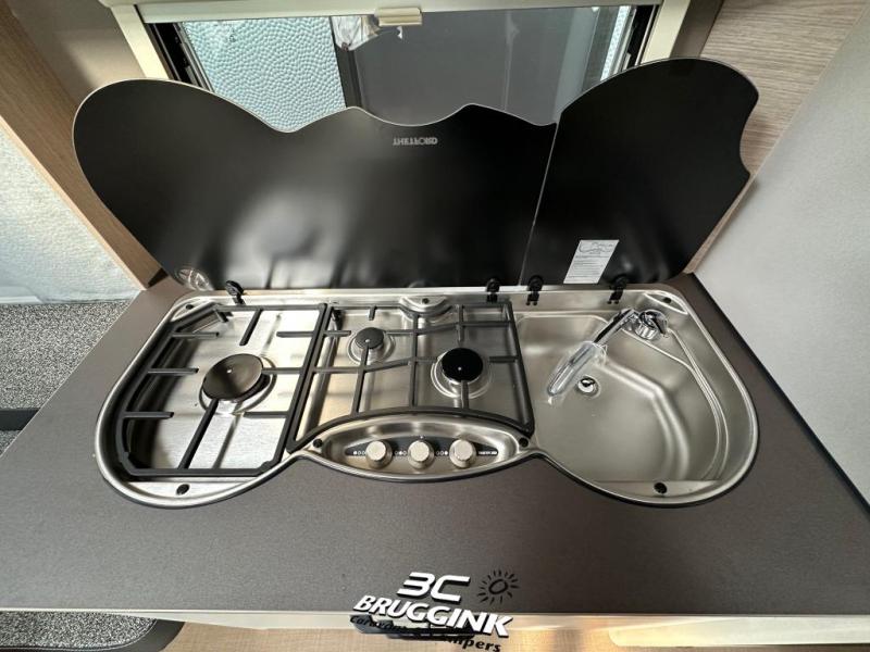 Bürstner Premio SkyLine 460 TS - FRANS BED EN RONDZIT  foto: 6