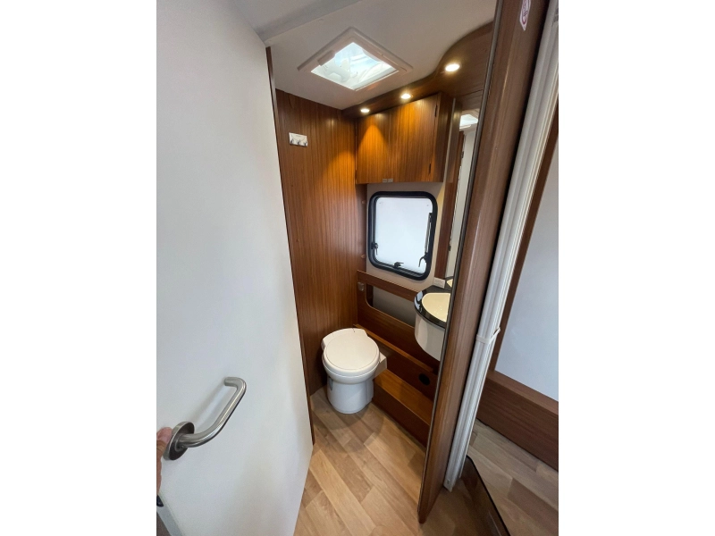 Dethleffs Diplomat Queensbed 52000 km 2017  foto: 18