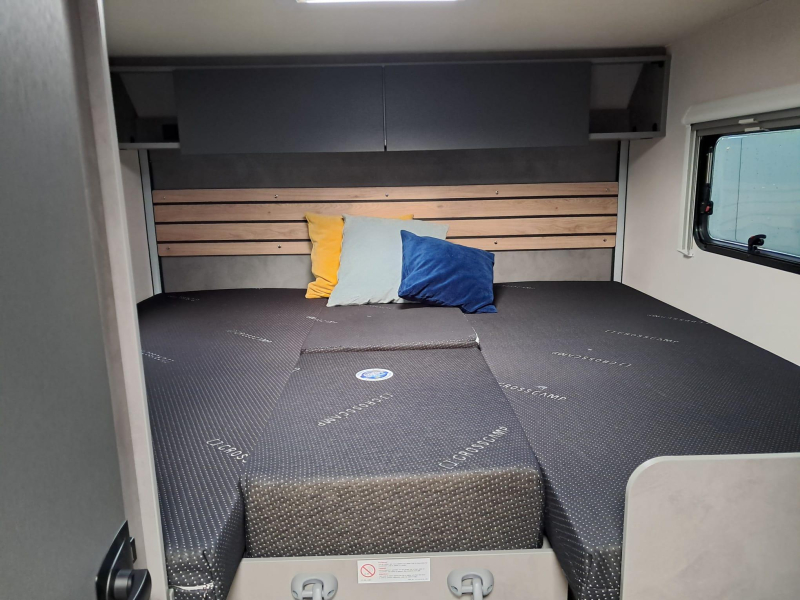 Crosscamp EXPDN T7.4 E - Sehr modern - Navi Foto: 14