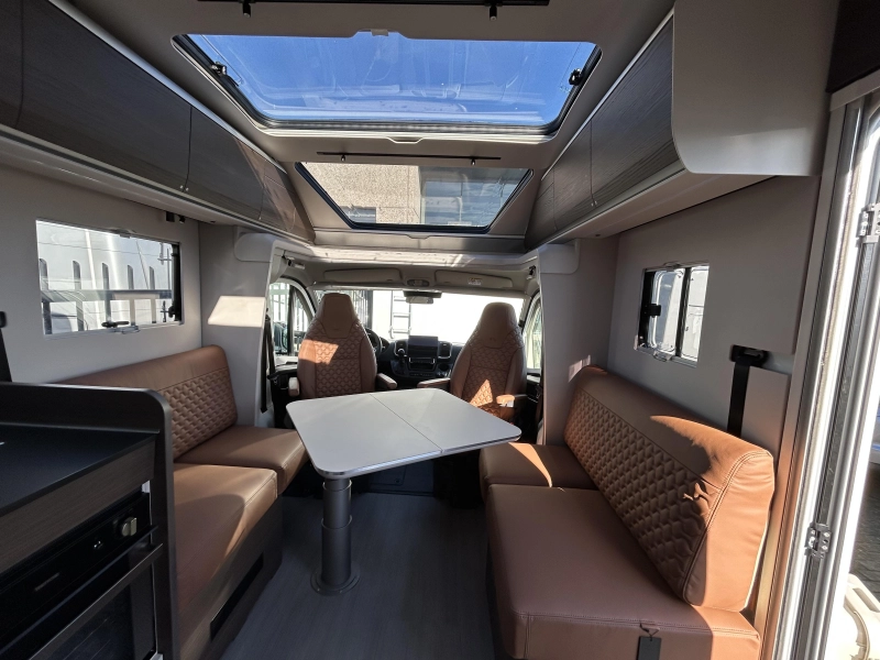 Adria Coral Supreme 670 DL 180PK automaat  foto: 7