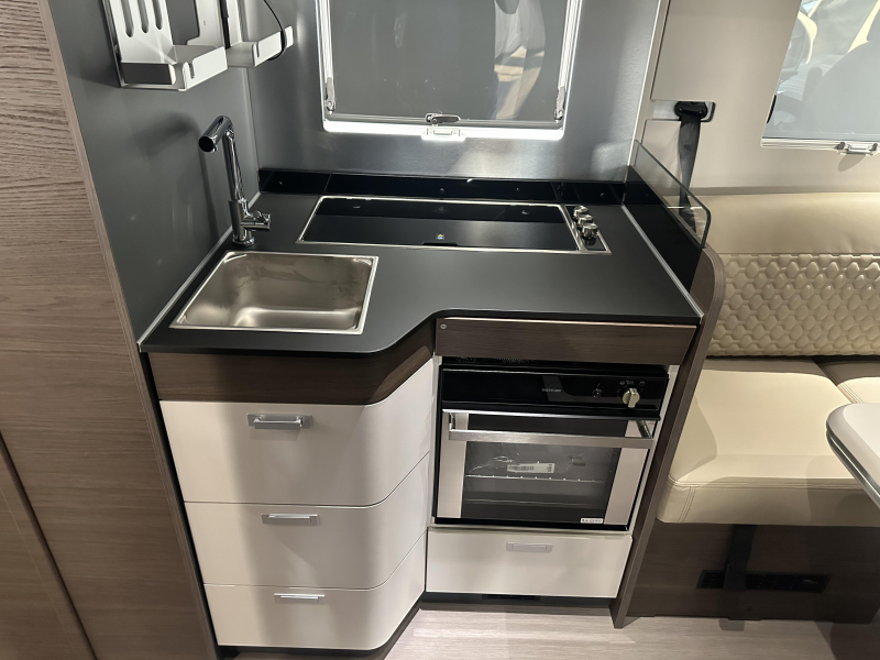 Adria Coral Supreme MB 670 DL LED / dakairco / automaat  foto: 11