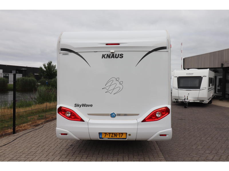 Knaus Sky Wave 700 MEG 4 personas/camas individuales foto: 3