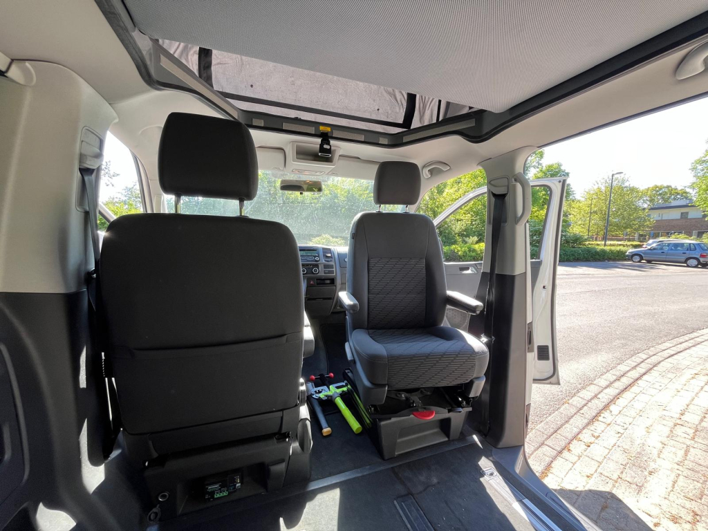 VOLKSWAGEN MULTIVAN STARTLINE photo: 19