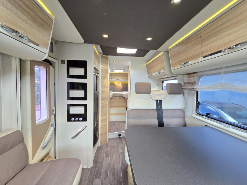 Adria Matrix 670 SL Lengte Bedden Hefbed 5per  foto: 13