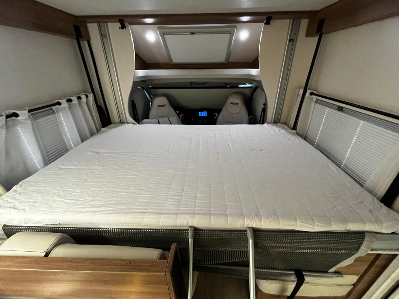 Pilote P 726 P Camper 5 person photo: 12