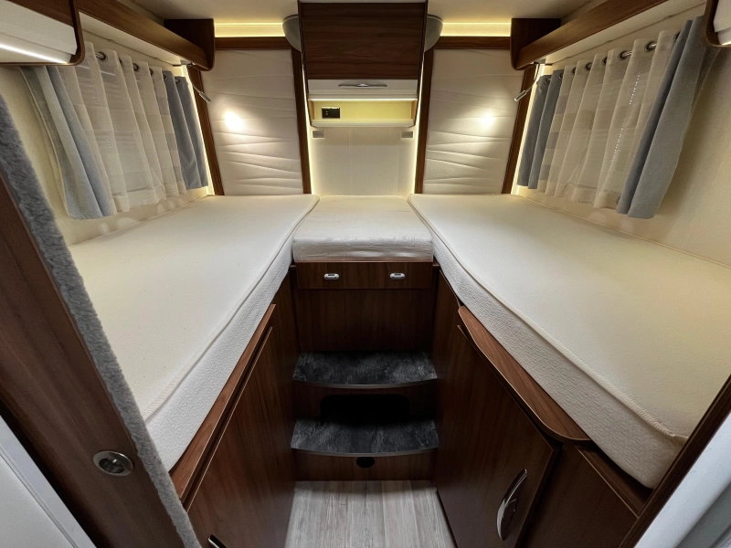 Pilote P 706 GJ Camper, 4 person photo: 11