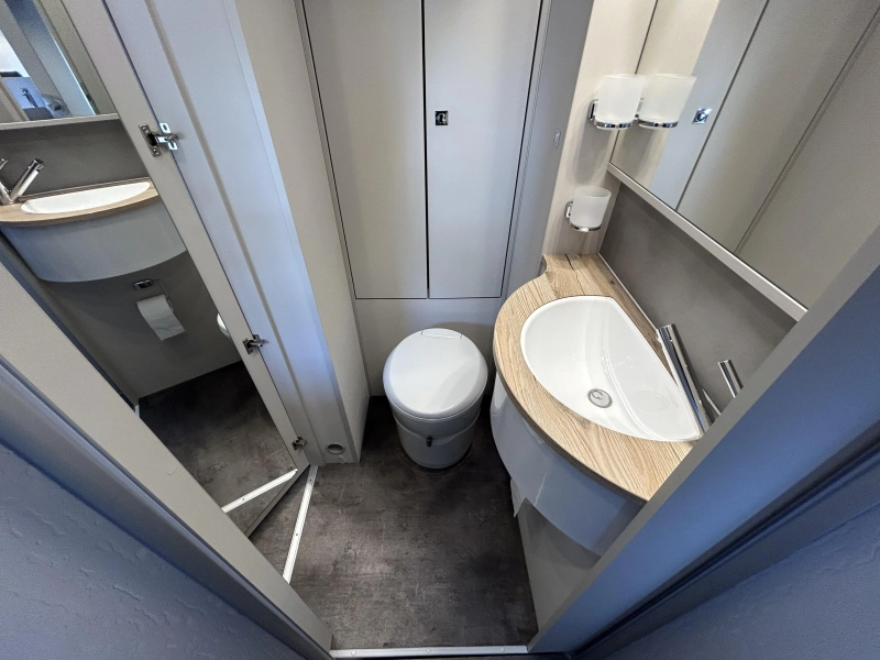 Dethleffs Trend T 7017 EB Automatic + low beds photo: 15