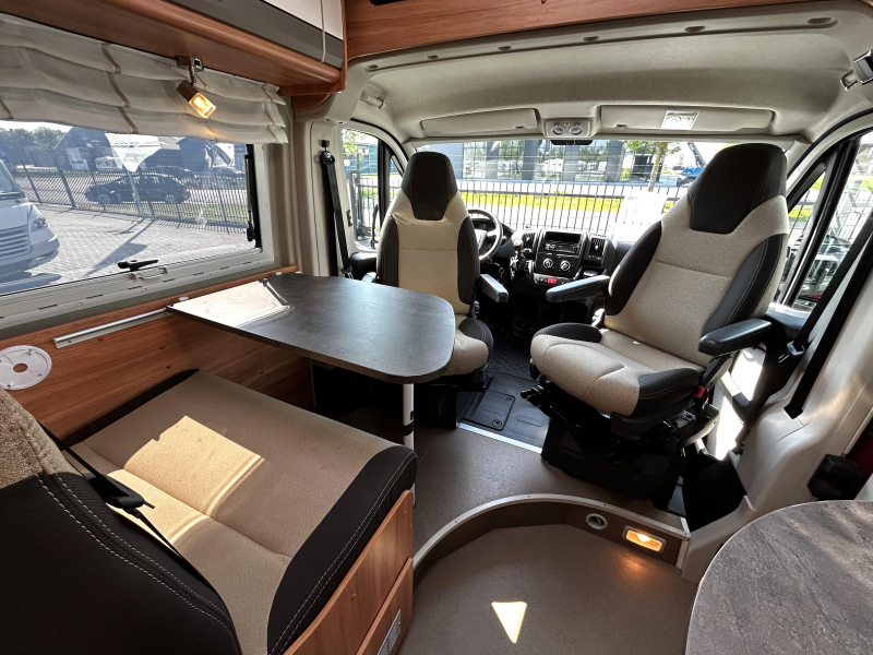 Pössl Summit Plus 600 Dwarsbed/2018/Euro-6/6.0M  foto: 9