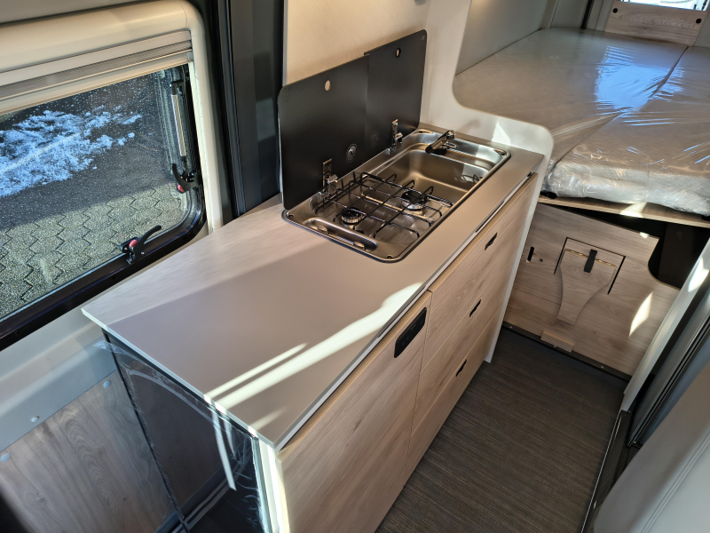 Dethleffs Globetrail 640 ES - automaat - slaapdak  foto: 9
