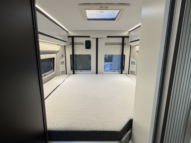 Adria Twin Supreme 640 SGX 180 pk AUTOMAAT 9-Traps Euro6 Fiat Ducato 8 **Lengtebedden in hoogte verstelbaar/4 zitplaatsen/2x Lithium/2 foto: 17