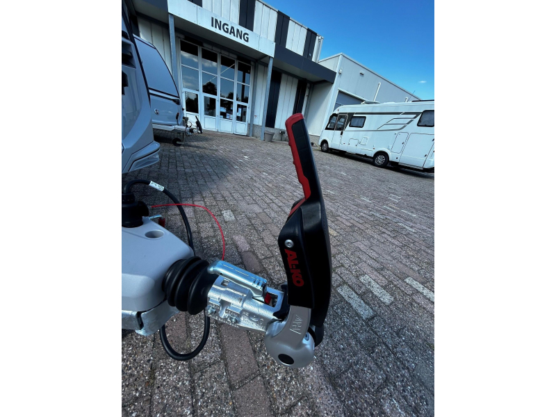 Knaus Sudwind Black Selection 450 FU Paquete de Ventaja Temporal foto: 17
