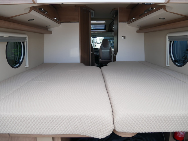 Carthago Malibu Van 640 LE Charming GT, 6.40 Meter Buscamper, L&auml;ngsbetten Foto: 18